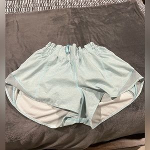 BARELY WORN!! Lulu Lemon Hotty Hot High-Rise Shorts 2.5’’